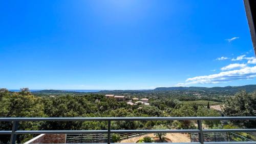 Tres belle villa neuve vue mer avec piscine chauffee