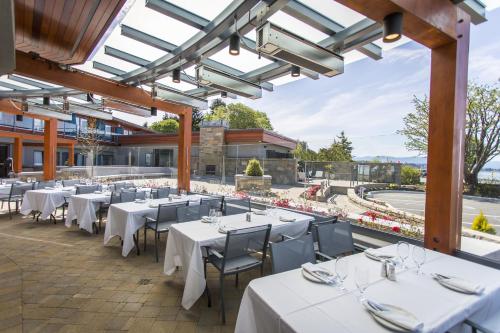 ห้องอาหาร, Qualicum Beach Inn in ควอลิคัม บีช (บริติช โคลัมเบีย)