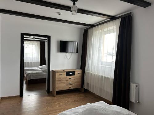 Hotel Intim - image 8