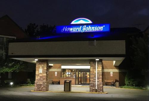 Howard Johnson by Wyndham Newark Airport