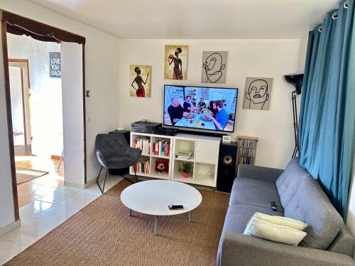 Aubervilliers maison de ville près métro 7 by immo kit bnb - Pension de famille - Aubervilliers