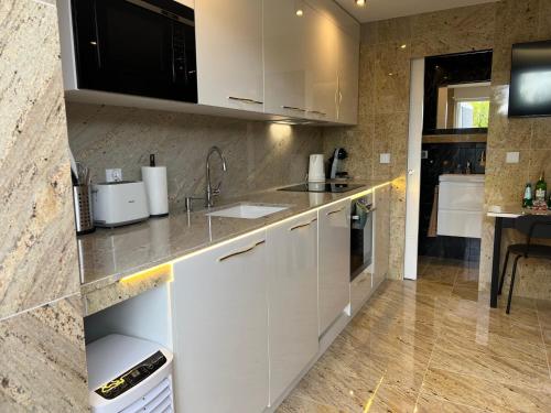 Cozinha, North Nest Luxury Suites in Orunia