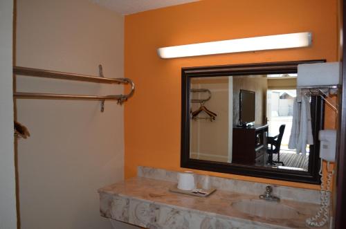 Royal Inn Greenville - image 5