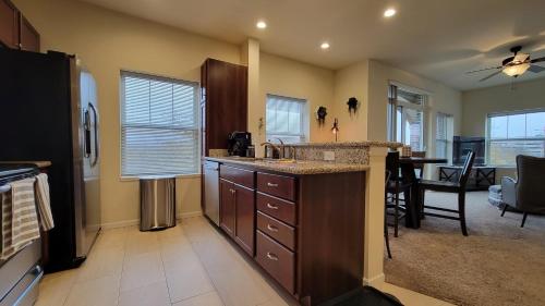 Free Parking, New Apartment, Steps From Mayo! in Rochester, USA
