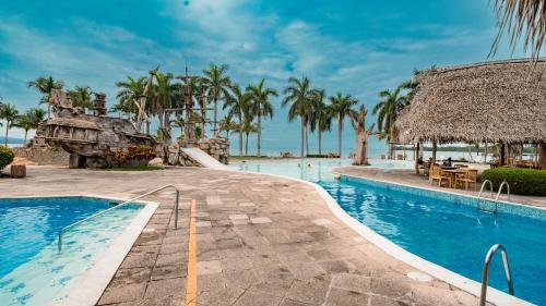 สระว่ายน้ำ, Amatique Bay Hotel in ปวยร์โต บาริโอส