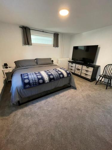 2 Bedroom Apartment, Walk To Mayo, Free Parking in Rochester, USA