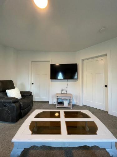 2 Bedroom Apartment, Walk To Mayo, Free Parking in Rochester, USA