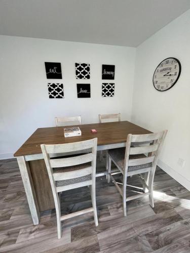 2 Bedroom Apartment, Walk To Mayo, Free Parking in Rochester, USA