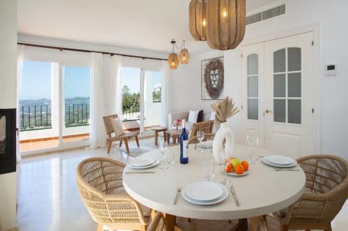 Charming penthouse with sea views in Mijas pueblo