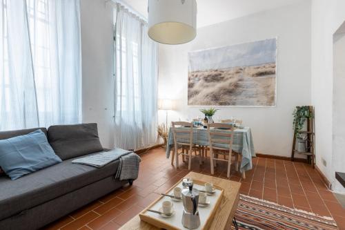 GuestHost - Lungarno Charismatic Apartment with Private Garden 3