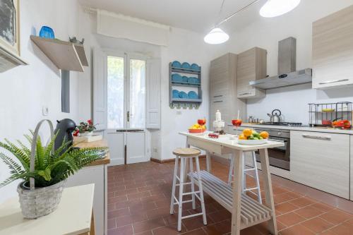 GuestHost - Lungarno Charismatic Apartment with Private Garden 5