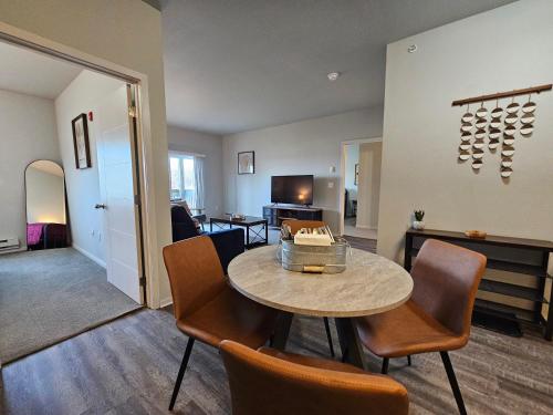 HUGE Apartment, 2 Bedroom, 2 Bathroom, Park Free in Rochester, USA