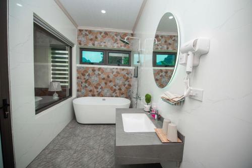 TRANG AN LUXURY HOMESTAY - 샤워실