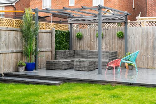 grădină, Great 4 bedroom home with garden on the Wirral Peninsula in Birkenhead