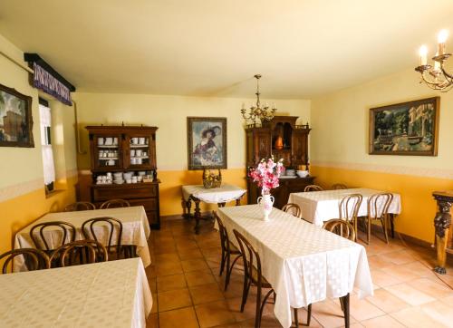 Instalaciones, Müller's 3 (Muller's 3) in Siófok