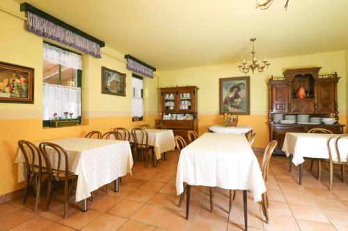 Instalaciones, Müller's 3 (Muller's 3) in Siófok