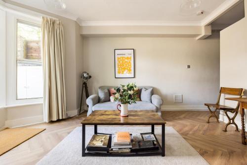 Olympia's Torch 1 Bedroom in Kensington, Londra
