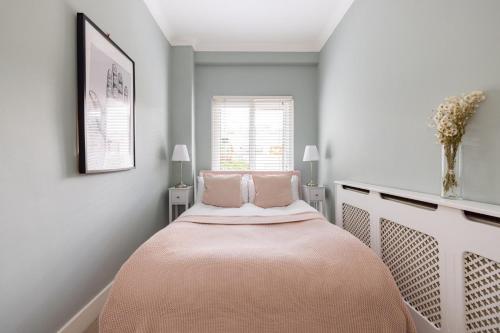 Olympia's Torch 1 Bedroom in Kensington - main image