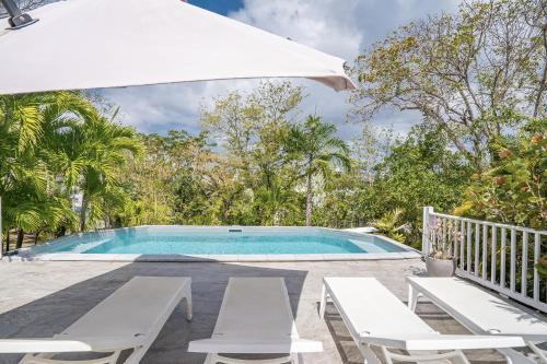 Six-Bedroom Villa  image 3