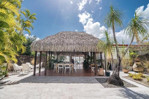 Six-Bedroom Villa  image 7