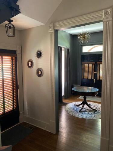 DERBY LUXE 3-story Historic 6 min from Churchill in Louisville, USA