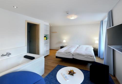 3 bedrooms, 4 beds