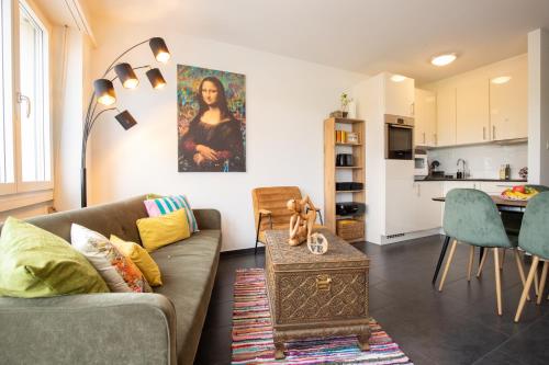 Bright Apartment with Balcony near SBB - Special MODERN LISA Apartment, Basel, up to 4 guests, Basel (photo 10)