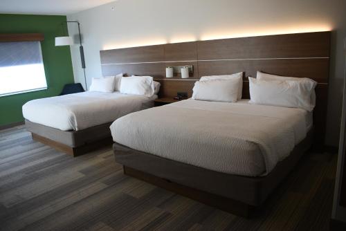 2 king beds, 1 sofa bed