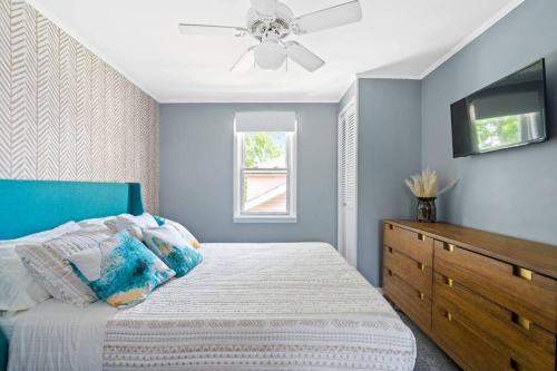 Norwood Park/Edison Park! Workstation & In-unit Laundry! 2nd Floor Apt in Chicago, USA