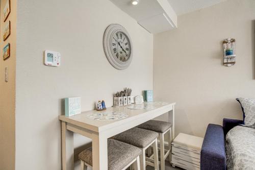 Wildwood Crest Condo with Pool and Beach Access! in Wildwood Crest, USA