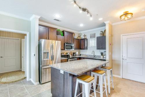 Lakefront Corsicana Condo with Pool Access! in Corsicana, USA
