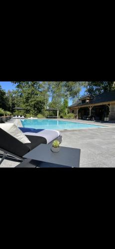 Magnifique chalet en bois avec piscine et jacuzzi gîte à louer Ottignies