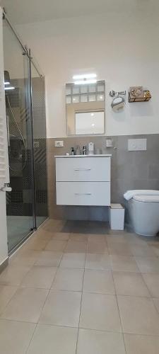 One-Bedroom Apartment image 6