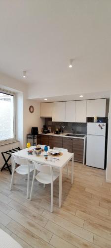 One-Bedroom Apartment image 3