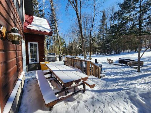 Dingle Run Lodge at Sir Sam's in Eagle Lake (ON)