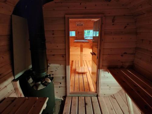 Dingle Run Lodge at Sir Sam's in Eagle Lake (ON)