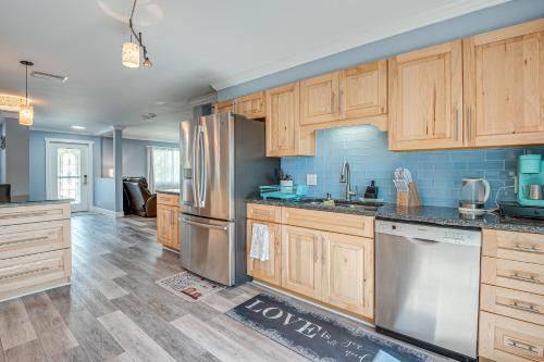 Spacious Bradenton Home with Pool about 5 Mi to Beaches in Bradenton, USA