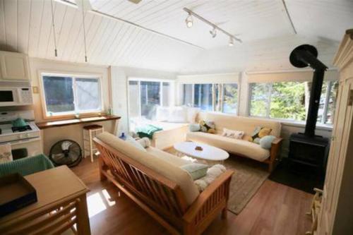 Hobie's Landing - Blissful lake side cottage - On Lake Winona