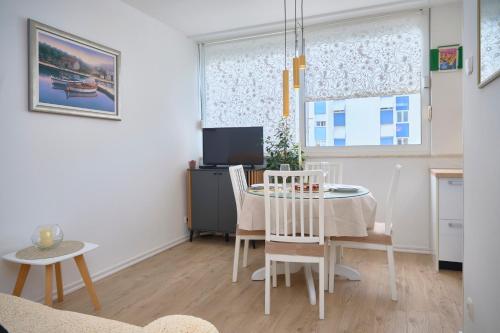 Sunny Apartment - image 11