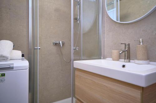 Sunny Apartment - image 9