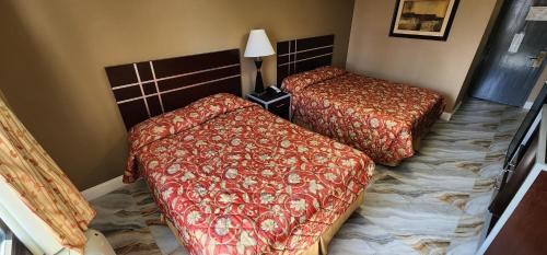 Town House Inn and Suites in Elmwood Park, USA