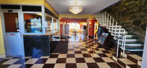 Town House Inn & Suites in Elmwood Park