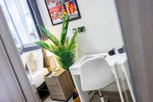 Chic Rooms in Spitalfields London - main image