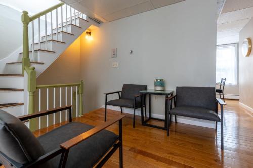 Central 3 Bed 1 Bath in Historic Building