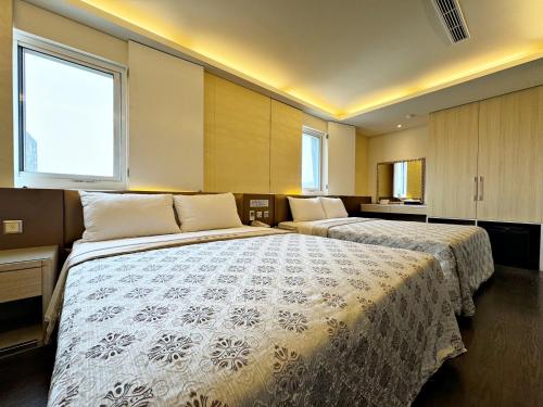 2 double beds