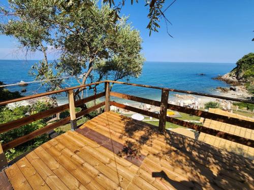 La Baia Guest House in 카리차 (에브리메니)