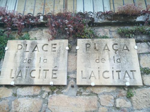 Au Pied du CHÂTEAU - 5 à 11 personnes - Baignade-canoë-piste cyclable à 100 m