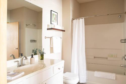 Flexhome Brewers Hill 2BR TS4 - near Brady St and Riverwalk in Milwaukee, USA