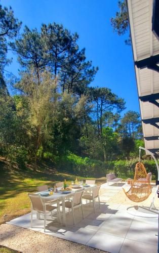 Magnifique Villa proche Golf & Centre d' Hossegor avec Jacuzzi in Capbreton