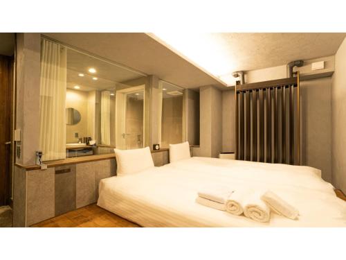 3 twin beds